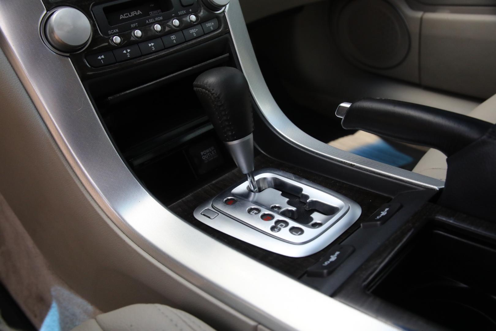 2008 BLACK ACURA TL 5-Speed AT with Navigation System (19UUA66238A) with an 3.2L V6 SOHC 24V engine, 5-SPEED AUTOMATIC transmission, located at 420 E. Kingsbury St., Seguin, TX, 78155, (830) 401-0495, 29.581060, -97.961647 - Photo#8